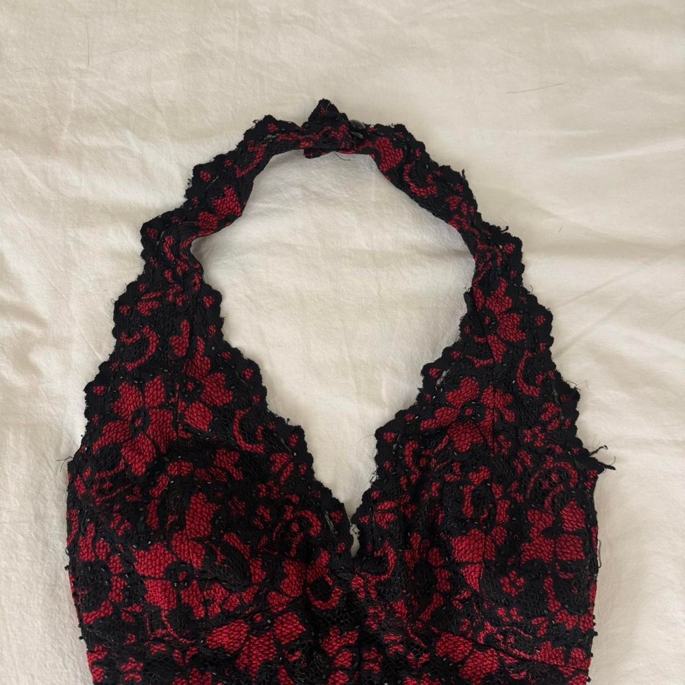 Y2K 2000s Cachè Mall Goth Black and red lace beaded halter top - Picture 4 of 7